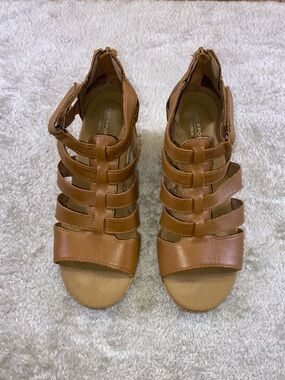 Rockport Tan Strappy Gladiator Sandals - Women's size 7